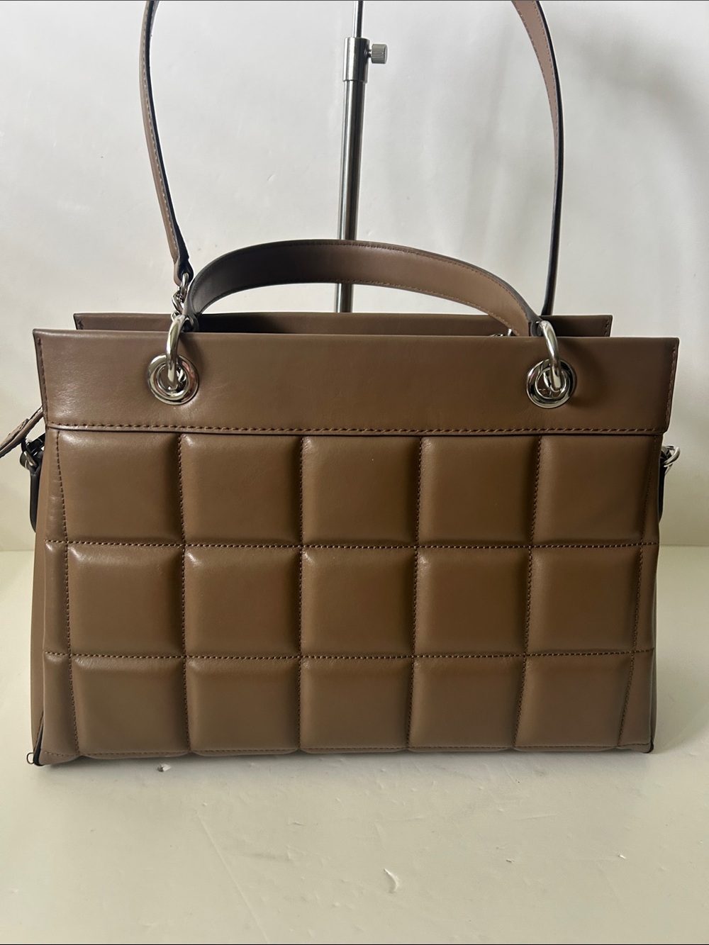 Michael Kors Susan Medium Quilted Leather Tote/Crossbody in the color Driftwood. - Picture 6 of 16